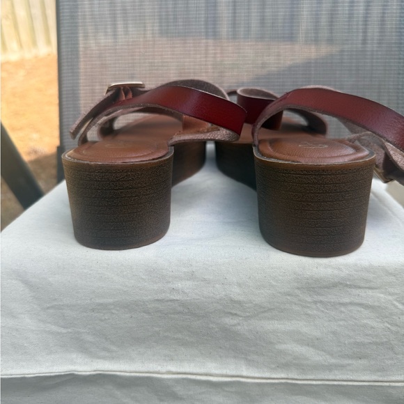 Reddish Brown Size 9 Women's Sandals. NWOB - Picture 3 of 7
